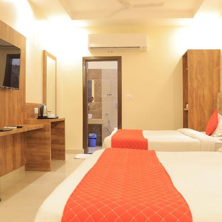 Hampton Hotel - 200 Mt From Golden Temple อัมริตสา ภายนอก รูปภาพ